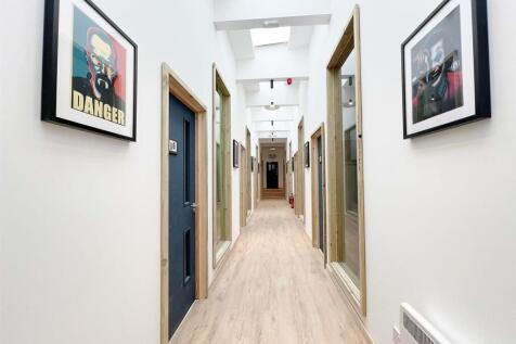 679 First Floor Corridor.jpg