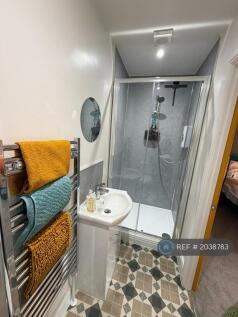 Room 2 &amp; 4 Ensuite