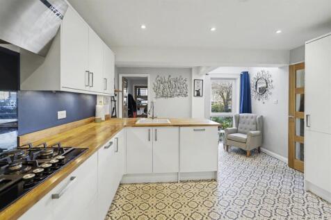 Kitchen e.JPG