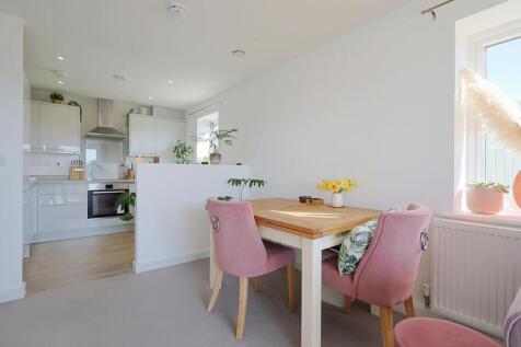 Sitting/Dining Room