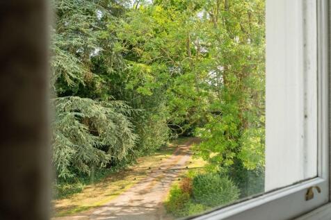 75862_Flat 5, Pixham Firs, Pixham Lane  (25).jpg