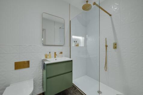 Bedroom Two En Suite