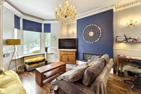 117 front - Liv room.jpg