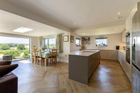 Kitchen/Dining Area