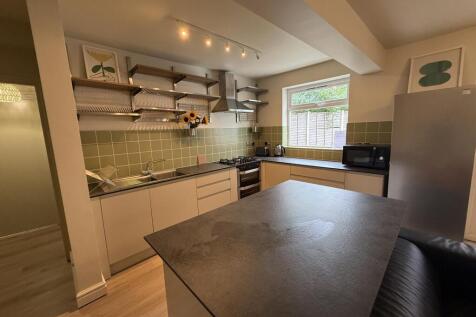 Yew Tree Road, Withington, £145pppw photo 4