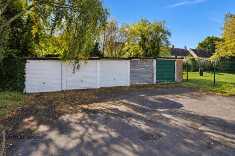 west-malling-me19-nearby-garages-parking-area-car-