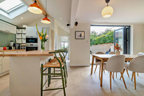 8664108-interior2...