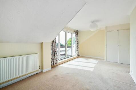 17 PINEWOODS COURT - TN393UD (8).jpg