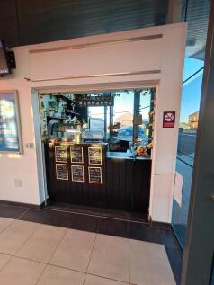 Retail Property (high street) to rent Image 4