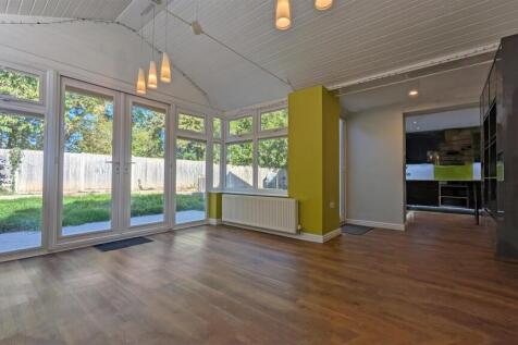 Dining room/sun room