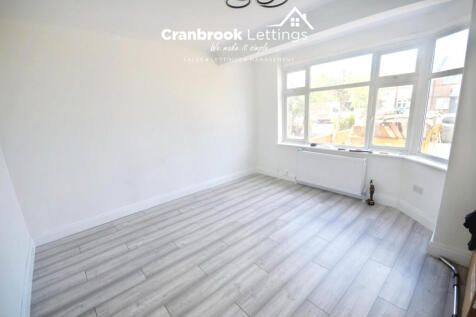 4 bed terraced house to rent Spearpoint Gardens, 