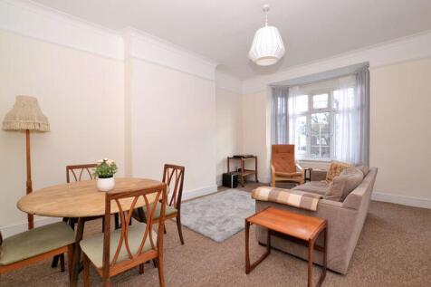 Lounge/ Dining Room