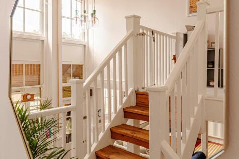 Stairs to First Floor (1)