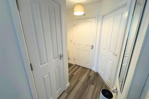 Hallway b (edit).jpg