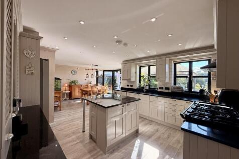 Kitchen/Dining Ar...