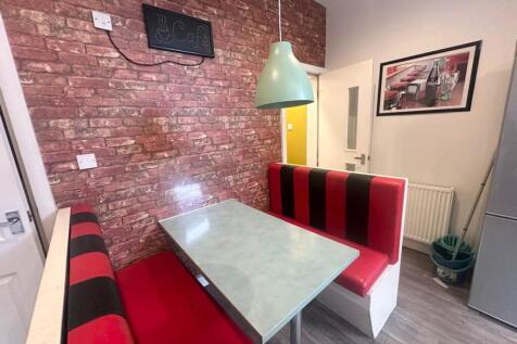 St Anns Avenue (Room 4), Burley, Leeds photo 4