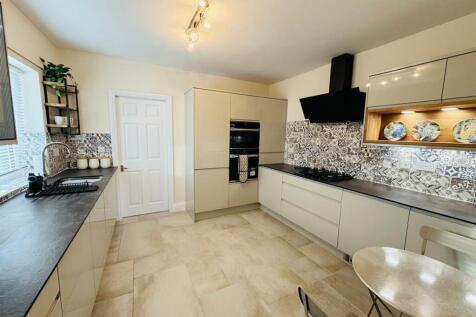 Breakfasting Kitchen