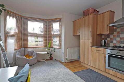 Lounge / Kitchen