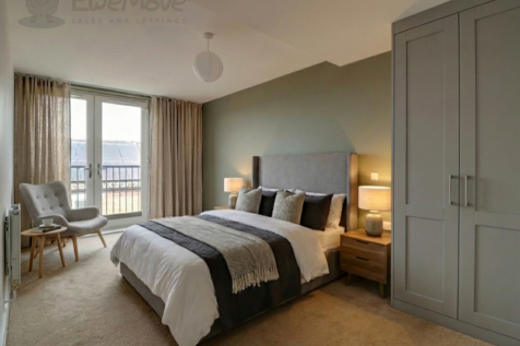 Large Main Bedroom