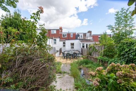 27 Hollingbury Road Outside Area (2)