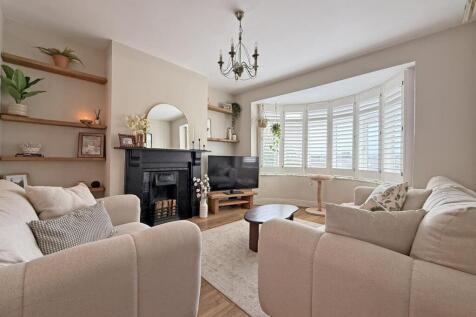 Dunclair Park 13 - Living Room.jpg