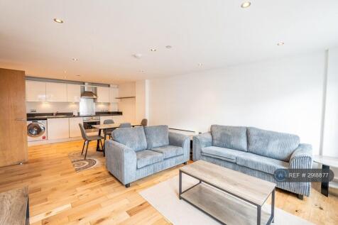 Living Room (1/4)