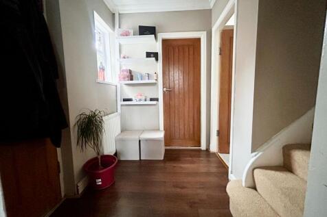 Yew Tree Crescent, Bradford photo 4