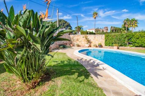 Country house with pool in Trebaluger
