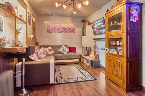 Lounge/Family Room/dining room to rear