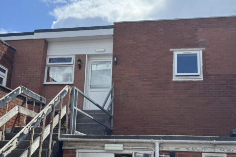 Communal entrance to rear