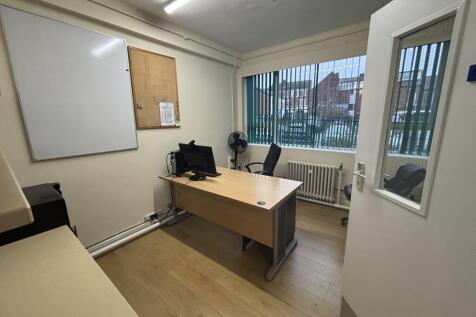 Office to rent Image 6