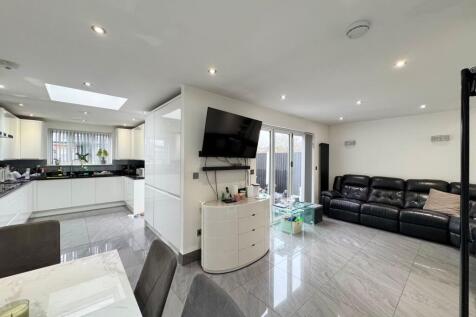 Open plan kitchen/lounge/dining area