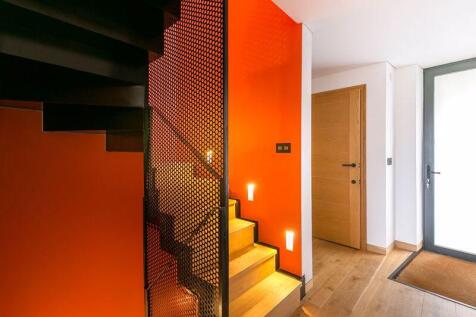 Ground Floor Entrance 