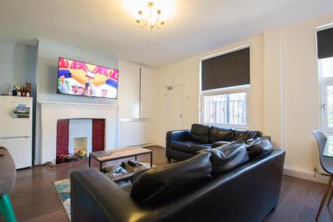 6-bed terraced on Regent Terrace, Hyde Park, Leeds, West Yorkshire, LS6, £3,198/mo