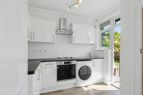 2 kitchen.JPG