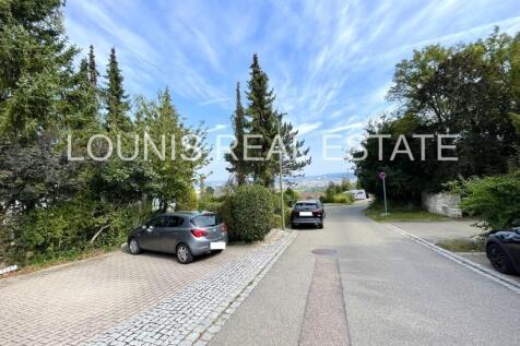 Zufahrt mit Aussicht in verekehrsberuhigter Zone