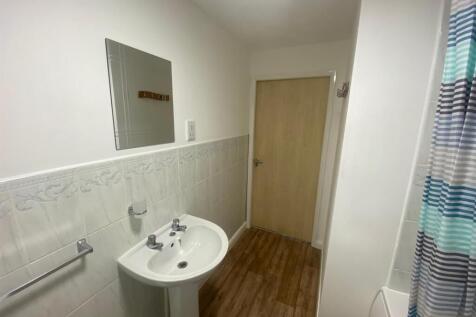 Bathroom 3.jpg