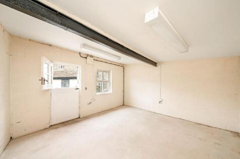 FARM OFFICE / TACK ROOM