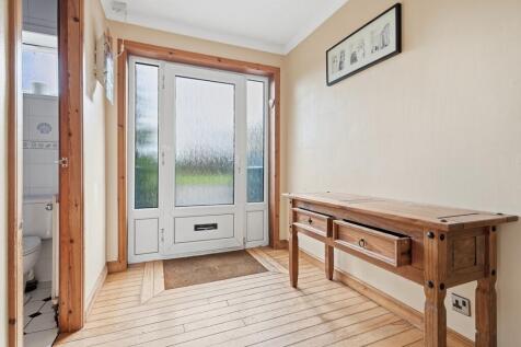 4 bed, 2 bath Detached Bungalow in Cardiff - Photo 3