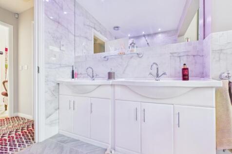 CAM03729G0-PR0188-STILL016