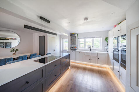 1319810-15-686bce...