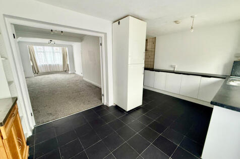 Refurbished 3-bedroom House near Chadwell Heath