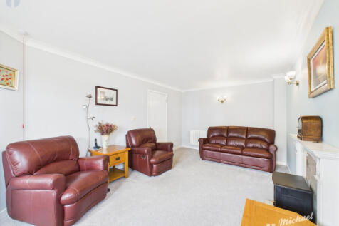 CAM03218G0-PR0679-STILL003