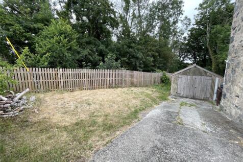 Side Garden / Garage