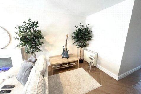 Eddisbury Square, Frodsham, Cheshire, WA6 photo 4