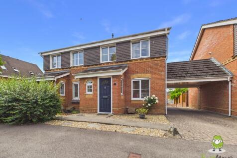 EweMove Estate Agents Basingstoke - Arcadia Close
