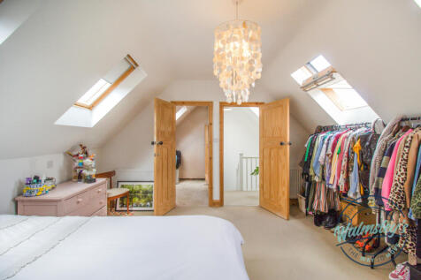 Loft bedroom ith door to landing &amp; ensuite