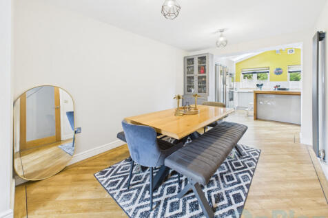 CAM04024G0-PR0029-STILL030