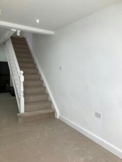 Retail Property (high street) to rent Image 3