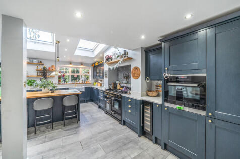 1354191-11-68c445...